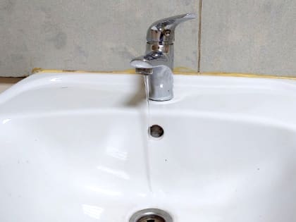 В дома жителей Западного микрорайона Великого Новгорода пришла горячая вода