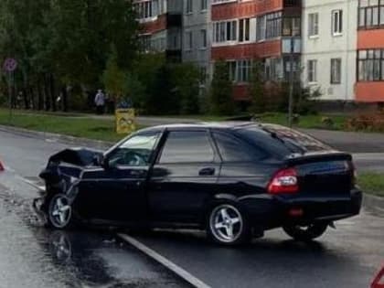 Водитель получил травму в ДТП в Великом Новгороде