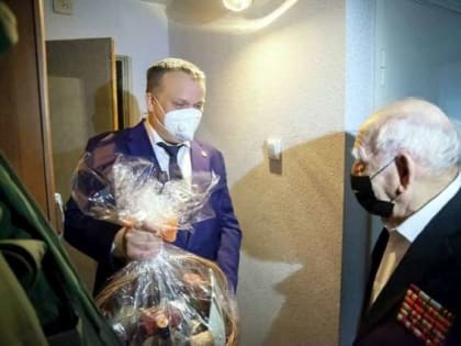 Андрей Никитин поздравил новгородского ветерана Василия Крестьянинова с 96-летием