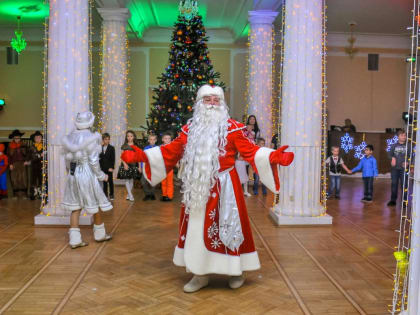 В новгородской филармонии начался фестиваль ёлок