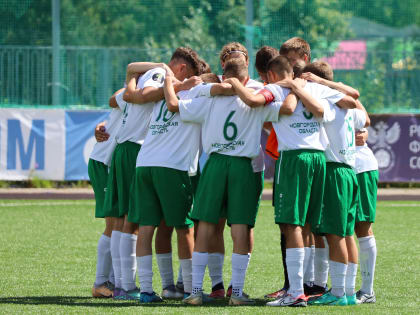 Футболисты «Электрона» сыграли против команд спортивной школы «Ленинградец»