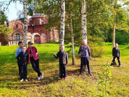Специалисты Кулотинской городской библиотеки  провели экскурсию в усадьбу «Приволье»