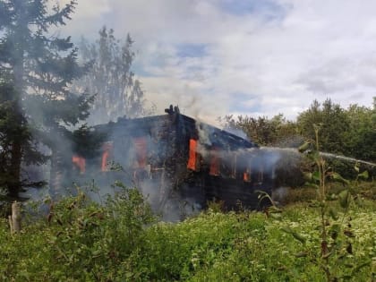 В посёлке Угловке Окуловского района сгорел дом