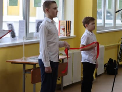 В боровичской школе открыли парту героя в честь Вячеслава Голыничева