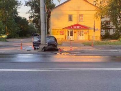 В Батецком районе автомобиль съехал в кювет, опрокинулся и загорелся. Водитель погиб на месте