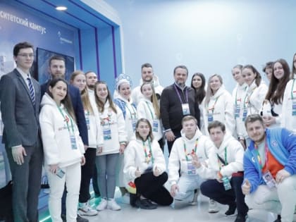 Андрей Никитин встретился с делегацией Новгородской области на Всемирном фестивале молодёжи