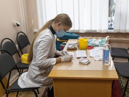 Минздрав одобрил проведение исследований детской вакцины от коронавируса