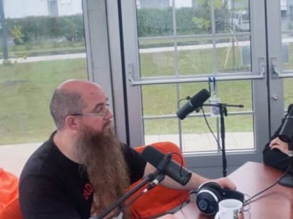 Старший научный сотрудник Новгородского музея-заповедника Вячеслав Волхонский посетил открытую студию «Радио 53»