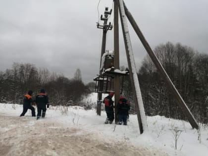 68 населённых пунктов остаются без электричества в Новгородской области