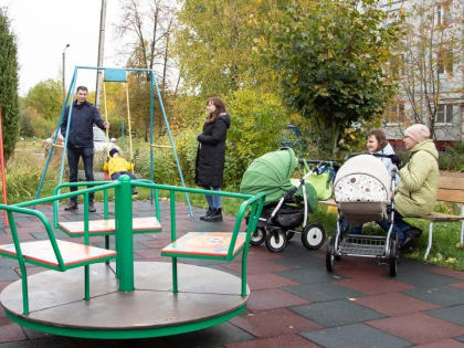 На Береговой в Деревяницах благоустроили площадку во дворе