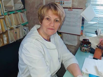 Пестовский фельдшер Екатерина Комлева отметила 50-летие работы в медицины