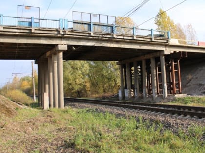 На Лужском путепроводе разобрали дорожное полотно