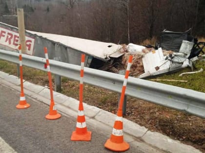 Водитель фуры пострадал в ДТП на трассе М10