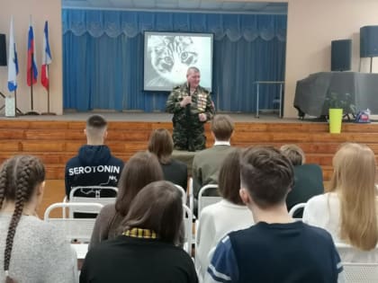 В новгородской школе состоялась встреча с ветераном боевых действий
