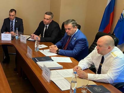 ЗАМЕСТИТЕЛЬ ГЕНЕРАЛЬНОГО ПРОКУРОРА РОССИИ АЛЕКСЕЙ ЗАХАРОВ ПРЕДСТАВИЛ ВНОВЬ НАЗНАЧЕННОГО ПРОКУРОРА НОВГОРОДСКОЙ ОБЛАСТИ СЕРГЕЯ ШВЕЦОВА.