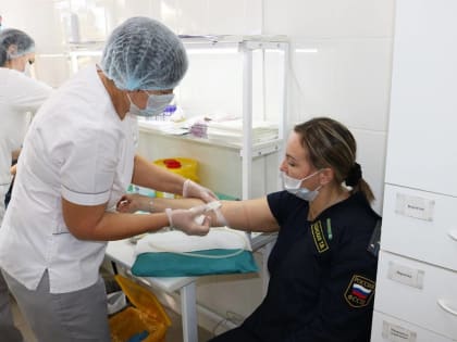 Новгородских приставов включили в федеральный реестр доноров костного мозга