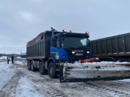 Для очистки дорог Новгородской области привлекли технику, обслуживающую федеральные трассы