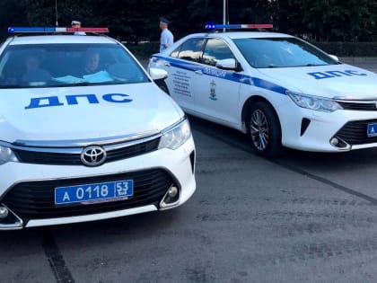 Сотрудники ГИБДД остановили машину, управлял которой  новгородец, чьи права были аннулированы два года назад