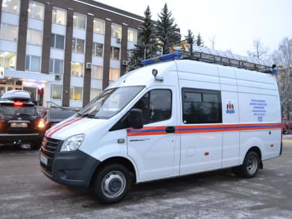 Новый аварийно-спасательный автомобиль получили к Новому году новгородские спасатели