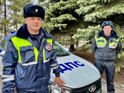 Доставили с ветерком: сотрудники ГИБДД помогли роженице добраться до врачей