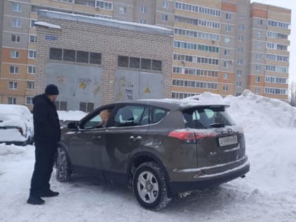 Женщина препятствовала вывозу снега из двора в Завокзальном