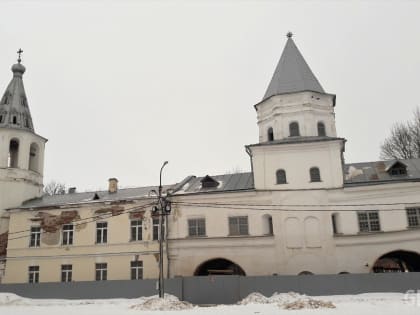 Обнаруженную стену колокольни Никольского собора показали журналистам