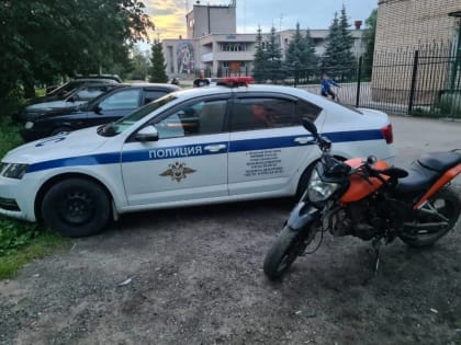 В новгородской деревне Чечулино остановили подростка на мотоцикле