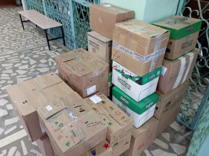 Ученики гимназии «Исток» передали «Единой России» гумпомощь для солдат