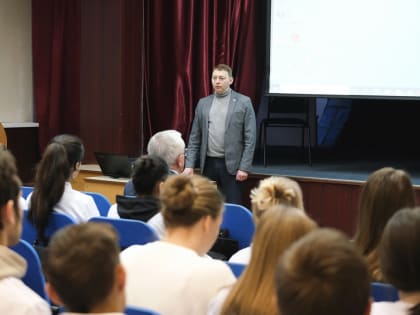 Министр здравоохранения встретился с первокурсниками-медиками