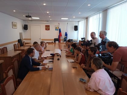 Владимир Еремин рассказал журналистам о новом контракте на уборку города