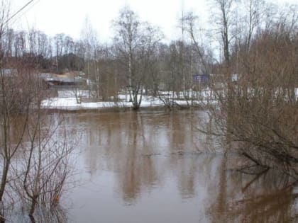 На случай подтопления федеральных трасс в Новгородской области дорожники запаслись песком и щебнем