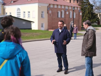 Губернатор Новгородской области Андрей Никитин провёл экскурсию для школьников