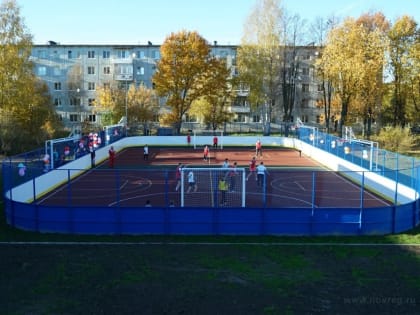 Многофункциональная спортплощадка открылась в Божонке Новгородского района