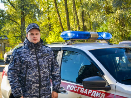 В Великом Новгороде сотрудник Росгвардии задержал водителя, который сбил пешехода