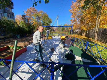 Начаты работы по замене некачественно уложенного резинового противоскользящего покрытия Kraft