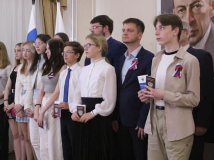 Накануне Дня России новгородцам вручили паспорта