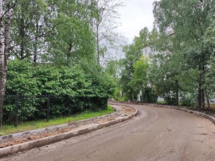 На проезде к школе №10 в Великом Новгороде при ремонте сделали тротуар