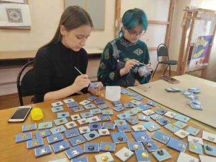 В Новгородском областном колледже искусств открылась выставка «Мы помним! Мы гордимся!»