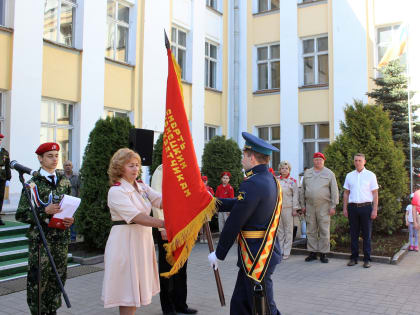 Боевое знамя освободителей Новгорода обрело пристанище в открывшемся Доме Юнармии