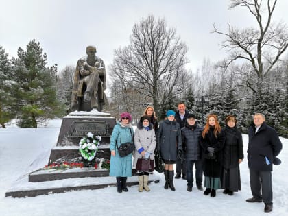 В День памяти Достоевского в Старой Руссе вручили орден меценату Устинову
