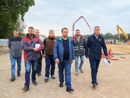 В центре внимания «Партийного десанта» - набережная Александра Невского и гимназия «Исток»