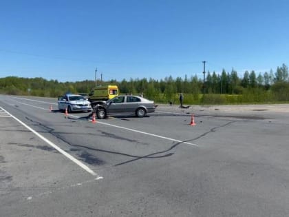 В ДТП под Великим Новгородом попали двое взрослых и трёхлетняя девочка