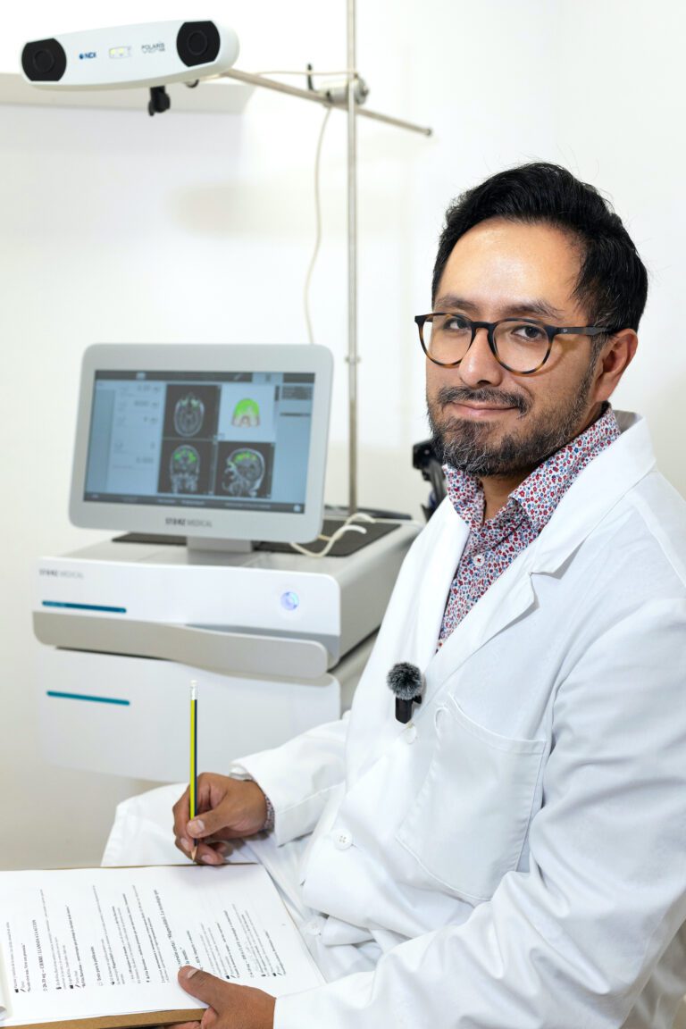 Dr. Karol Uscamaita