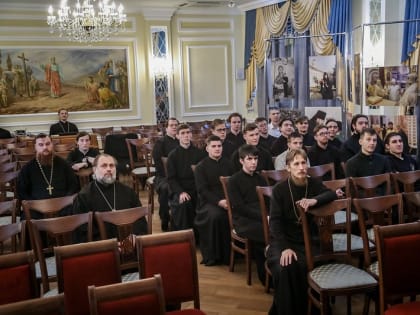 Преподаватели и студенты семинарии приняли участие в вебинаре «Обмен опытом в области организации научной работы студентов»