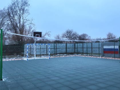 В городе Благодарном оборудовали новую детскую площадку на площади Достоевского, жители которой приняли непосредственное участие в софинансировании проекта