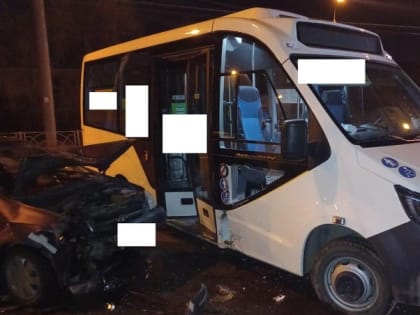Двое жителей Ставрополя пострадали в ДТП с  маршруткой