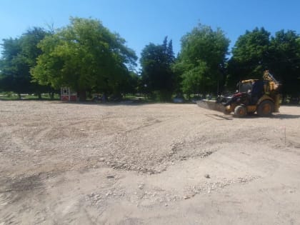 В станице Георгиевского округа благоустраивают территорию возле местной церкви