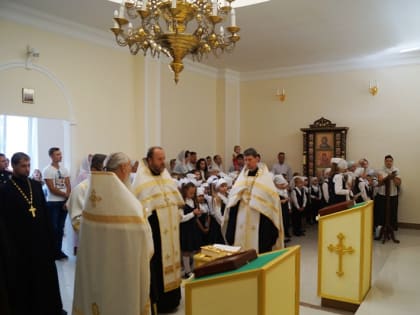 Митрополит Кирилл принял участие в торжественной линейке в православной гимназии Невинномысска