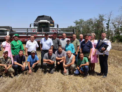 Сегодня Глава Советского ГО Сергей Гультяев вместе с заместителем - начальником Управления сельского хозяйства и охраны окружающей среды Владимиром Фомиченко, а также бригадой арти