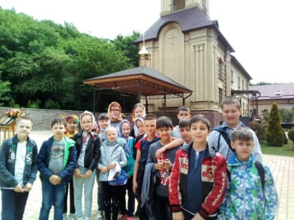 В рамках изучения православной культуры школьники посетили мужской монастырь